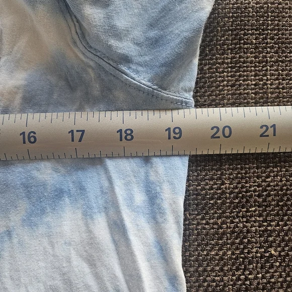 Vineyard Vines Blue Tie Dye Ling Sleeve Pocket Tee Shirt Womens Size Small - Picture 4 of 8